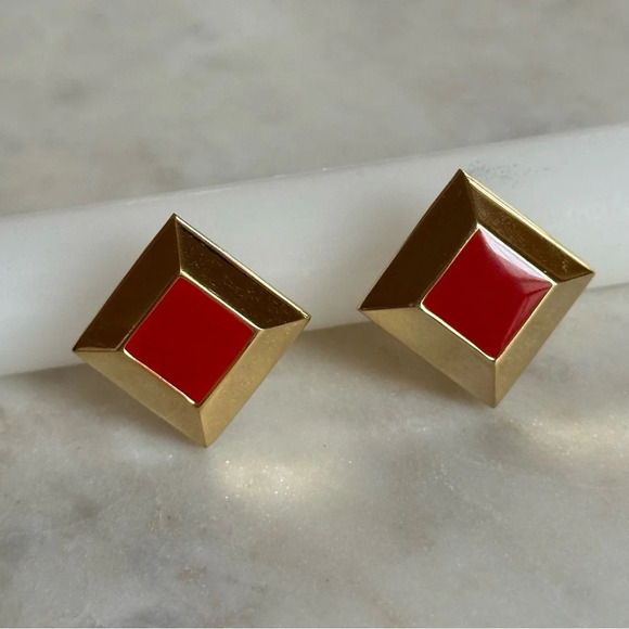 Vintage Napier Earrings Gold Tone Diamond Shaped Studs Cherry Red Enamel Center - Picture 8 of 10